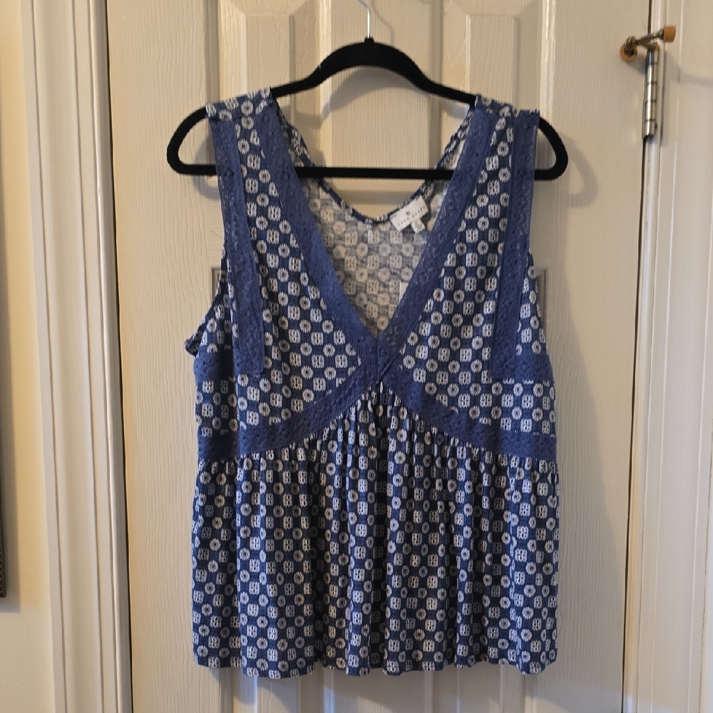 TRUE CRAFT WOMENS JUNIOR SIZE BLUE AND WHITE SYMMETRICAL SUMMER TANK TOP SIZE XL